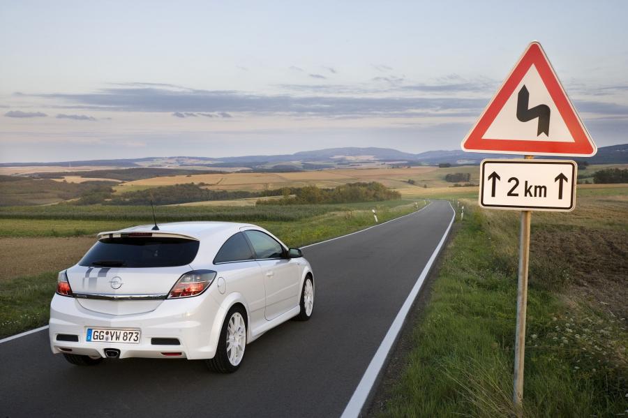  Opel Astra OPC Nurburgring Edition 2007 года  (фото 7 из 13)